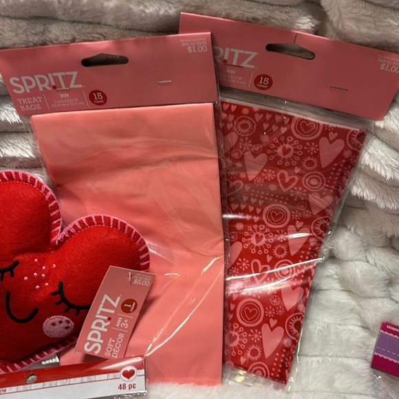 Valentine's Bundle Hearts Lights, treat bags, Clothspins, Bookmarks for Crafts - Picture 5 of 6